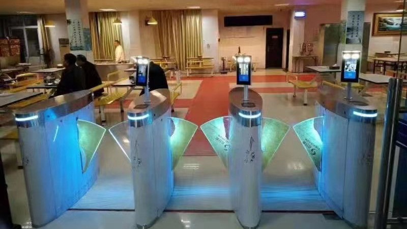 食堂船型翼閘